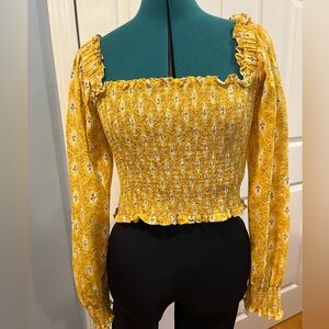Elastic bodice puff sleeve top in gold with wheat pattern.